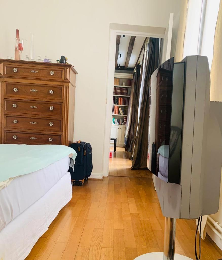 Apartment Lux Marais Temple